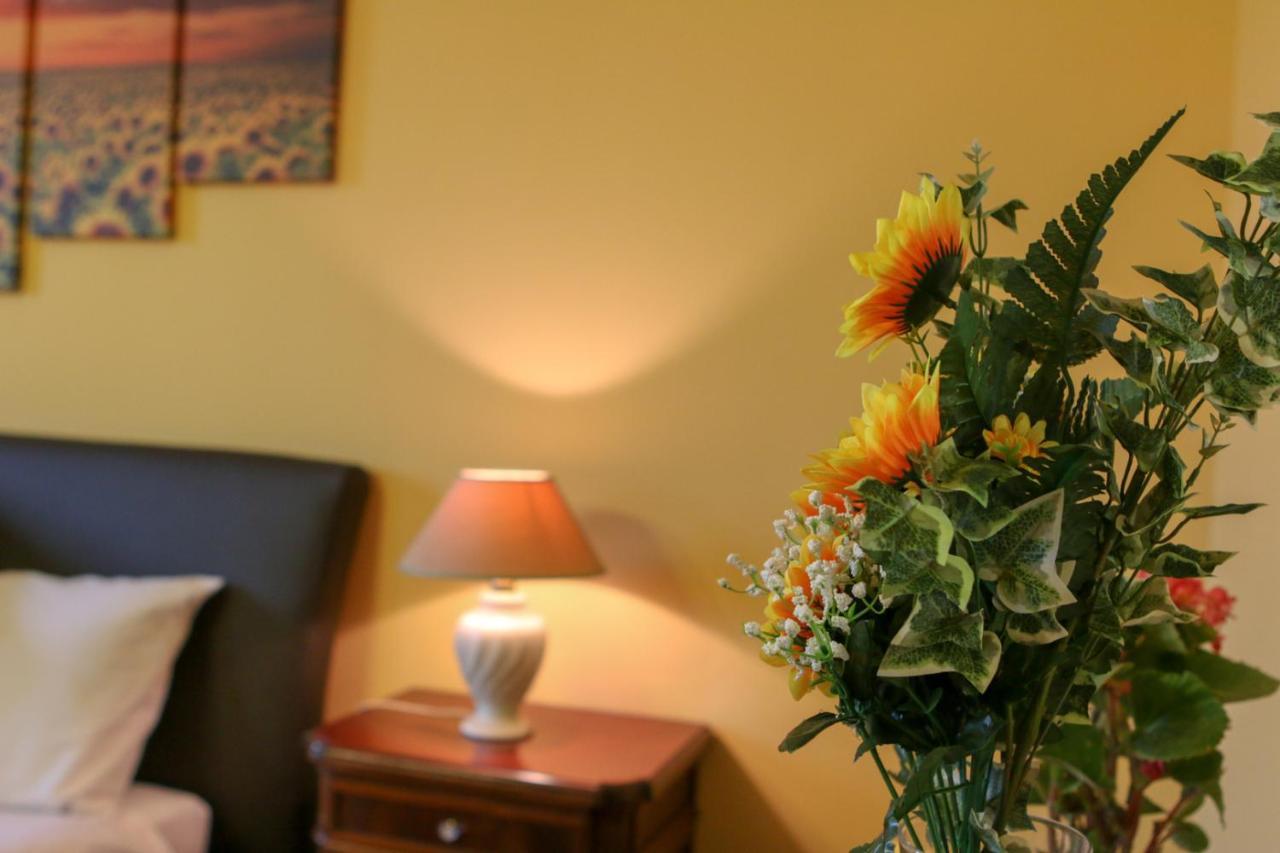 Bed and Breakfast Spighe Paglia E Girasole Candia Canavese Exterior foto
